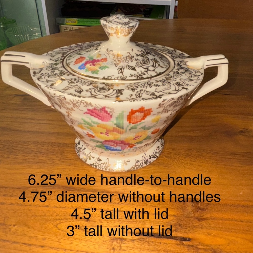 H&K Tunstall 1940s china double handled sugar bowl & lid in Old English Sampler - Picture 9 of 9